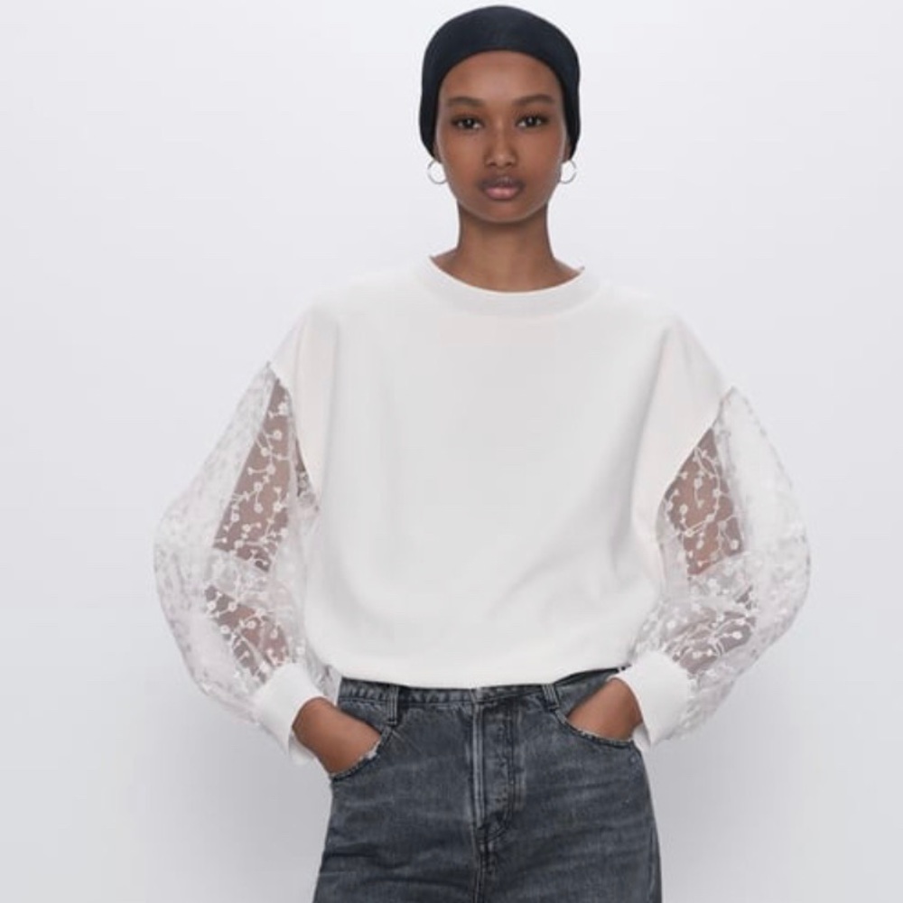 ⬇️ $45 Zara Contrasting Organza Top